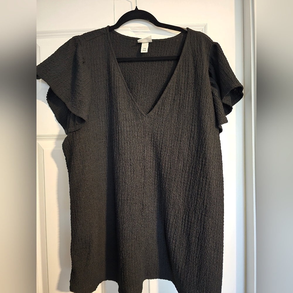 Ava & Viv Black Textured V-Neck Blouse